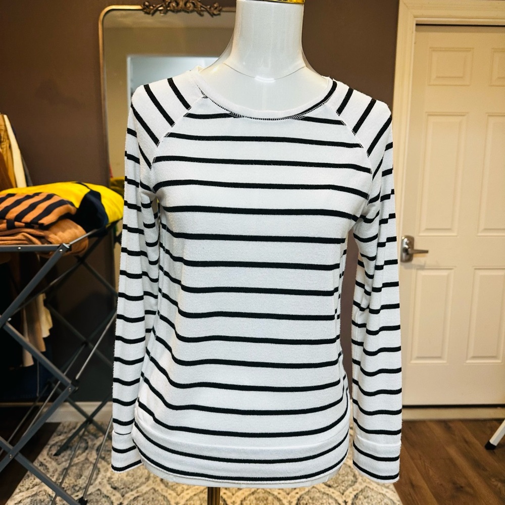 Market & Spruce Black and White Striped Long Sleeve Top